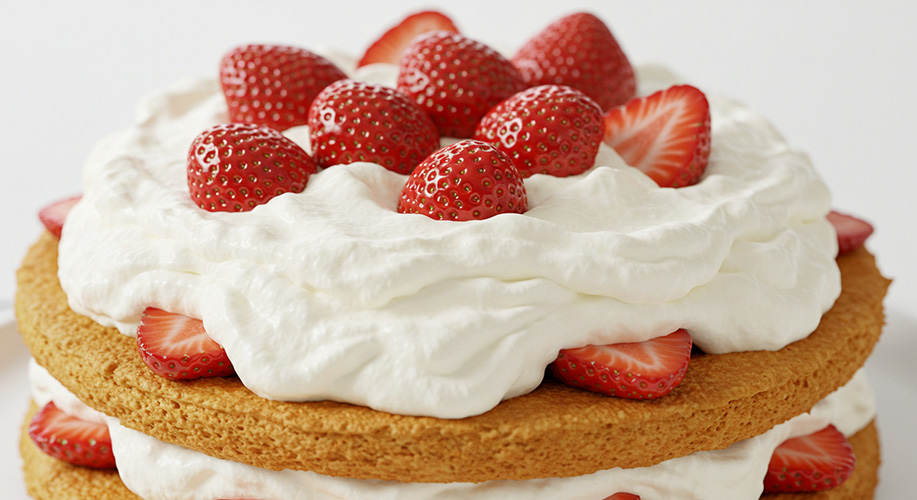 生クリームたっぷりのいちごのケーキ
